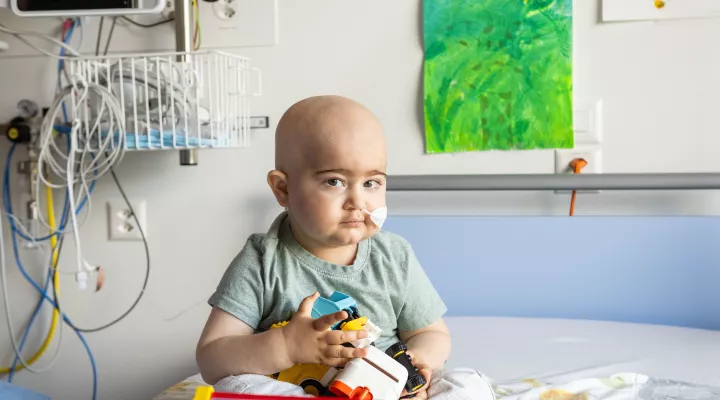 Patient Ali erhält eine Stammzelltherapie im Kinderspital Zürich