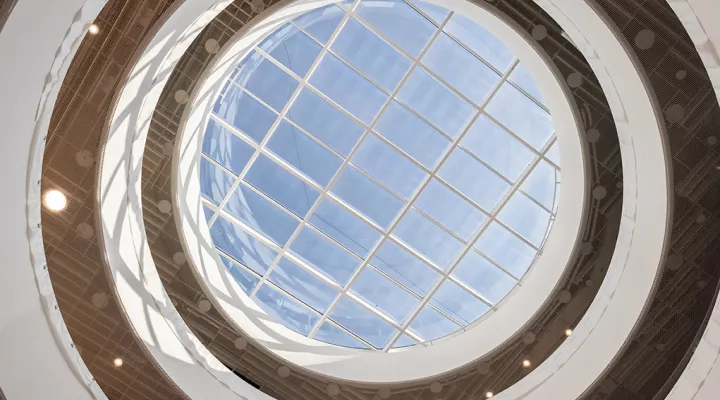 Lichthof im neuen Gebäude für Forschung und Lehre des Kinderspital Zürich