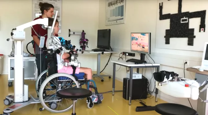 Patient bei Reha-Therapie