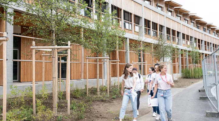Mitarbeitende des Kinderspital Zürich besuchen das neue Akutspital