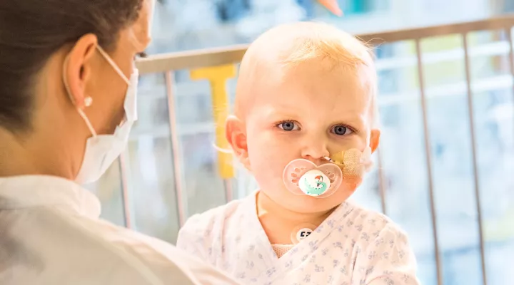 Leukämie-Patient mit Mutter 