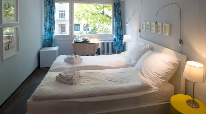 Ein Blick in das Schlafzimmer des Elternunterkunfts in der Dolderstrasse