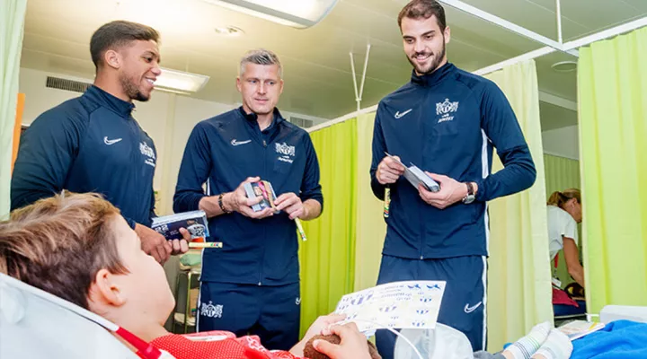 FCZ-Spieler besuchen Patienten
