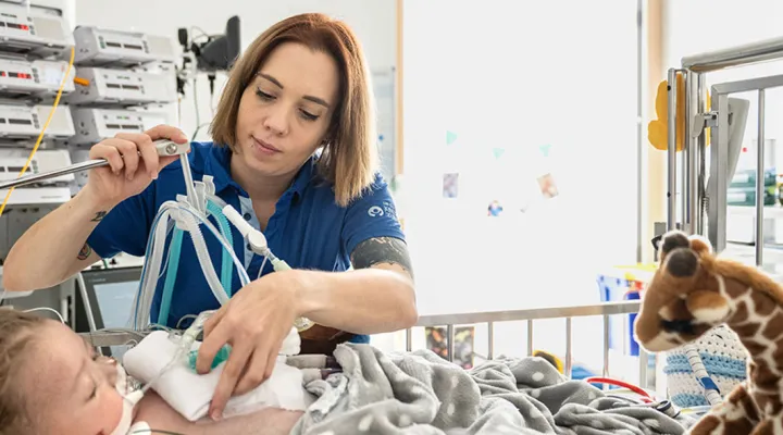 Pflege Intensivstation am Bett 