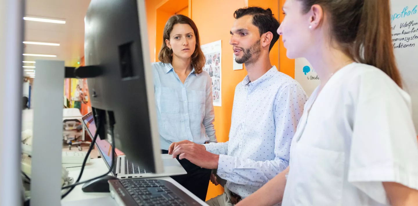 IT-Spezialistin und IT-Spezialist im Kinderspital