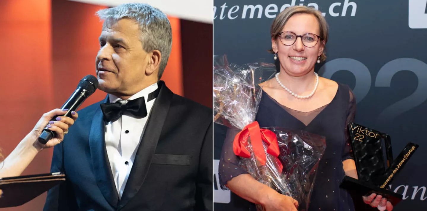Links ist Christoph Berger mit Fliege und Anzug, er spricht in ein Mikrofon. Rechts lächelt Priska Vonbach in die Kamera, einen Blumenstrauss und den Award im Arm.