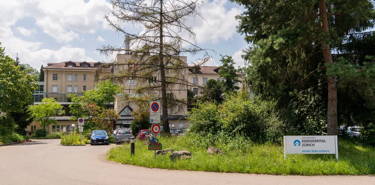 Eine Aussenaufnahme von der Kinder Reha Schweiz