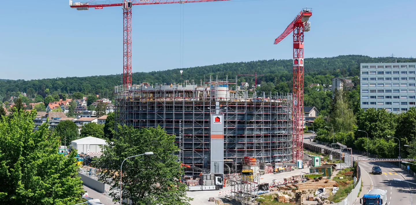 Die Baustelle des zylindrischen Gebäudes für Lehre, Labor und Forschung in Zürich-Lengg