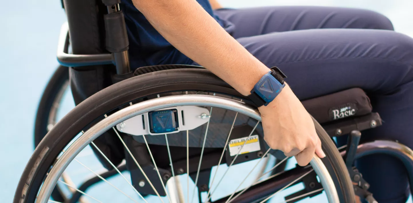 Person im Rollstuhl in der Kinder-Reha Schweiz