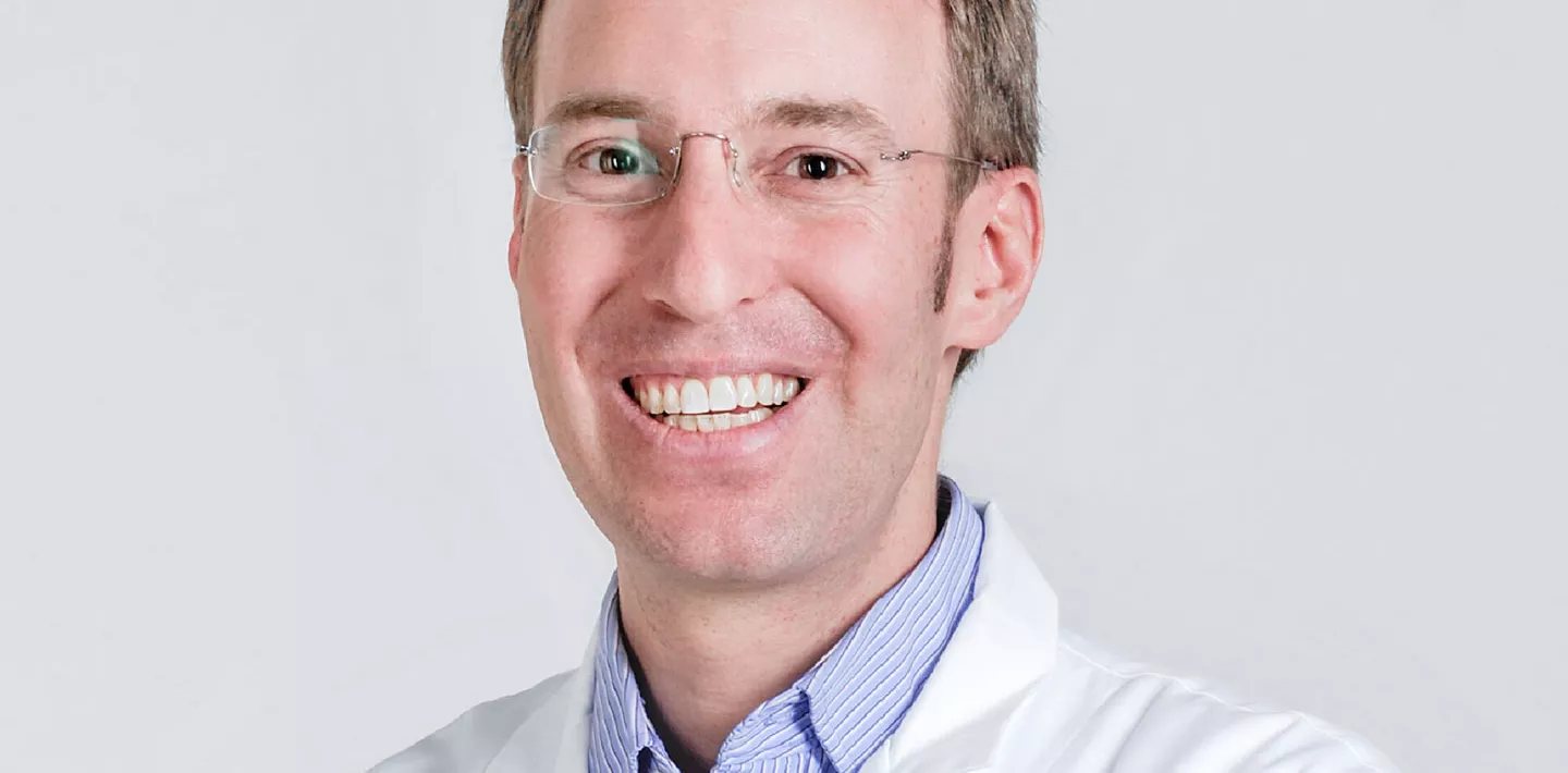 Ein Portrait von dem Arzt Ueli Möhrlen von der Abteilung von der Abteilung Viszeral und Thoraxchirurgie