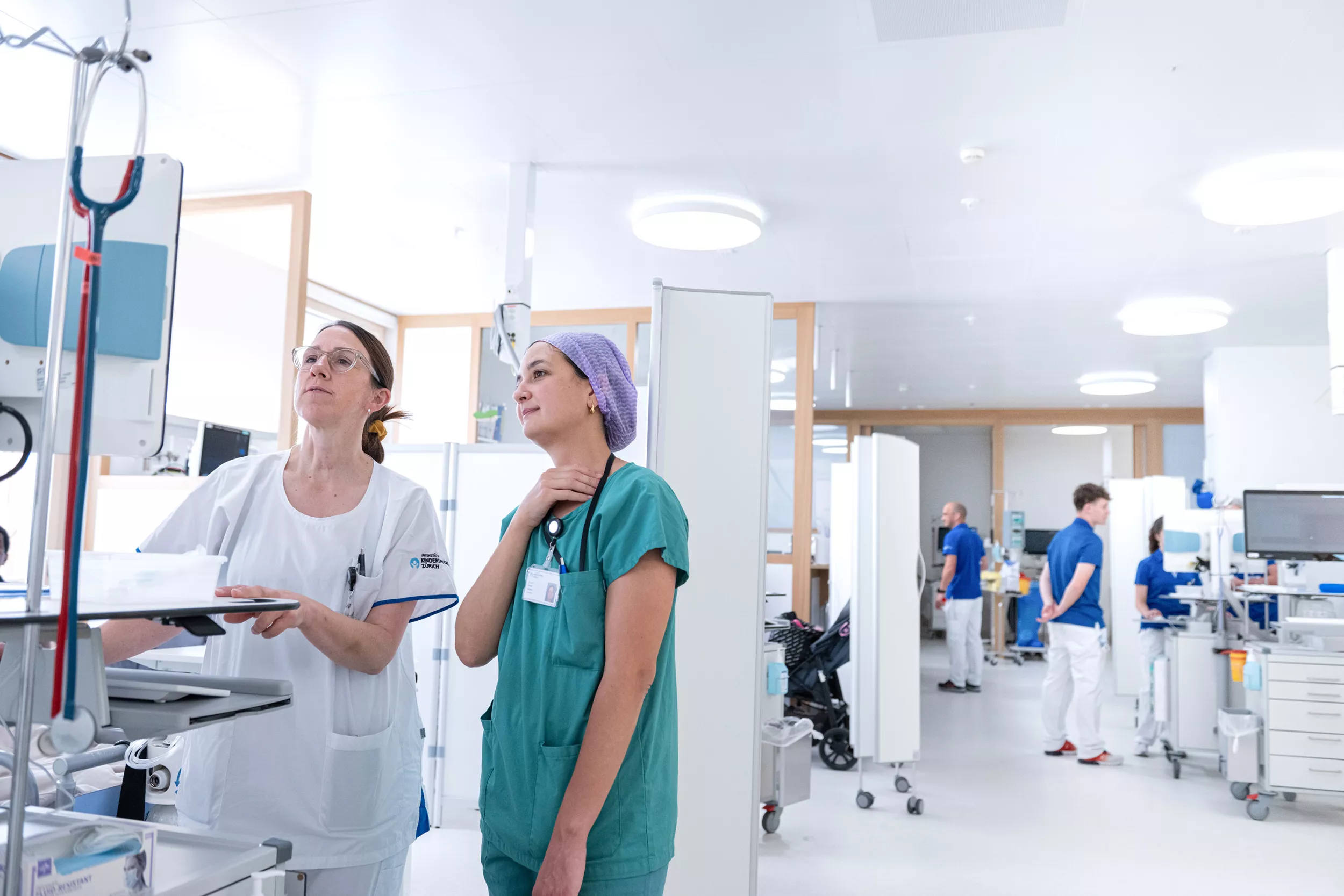 Pflegepersonal auf der Aufwachstation im Kinderspital Zürich