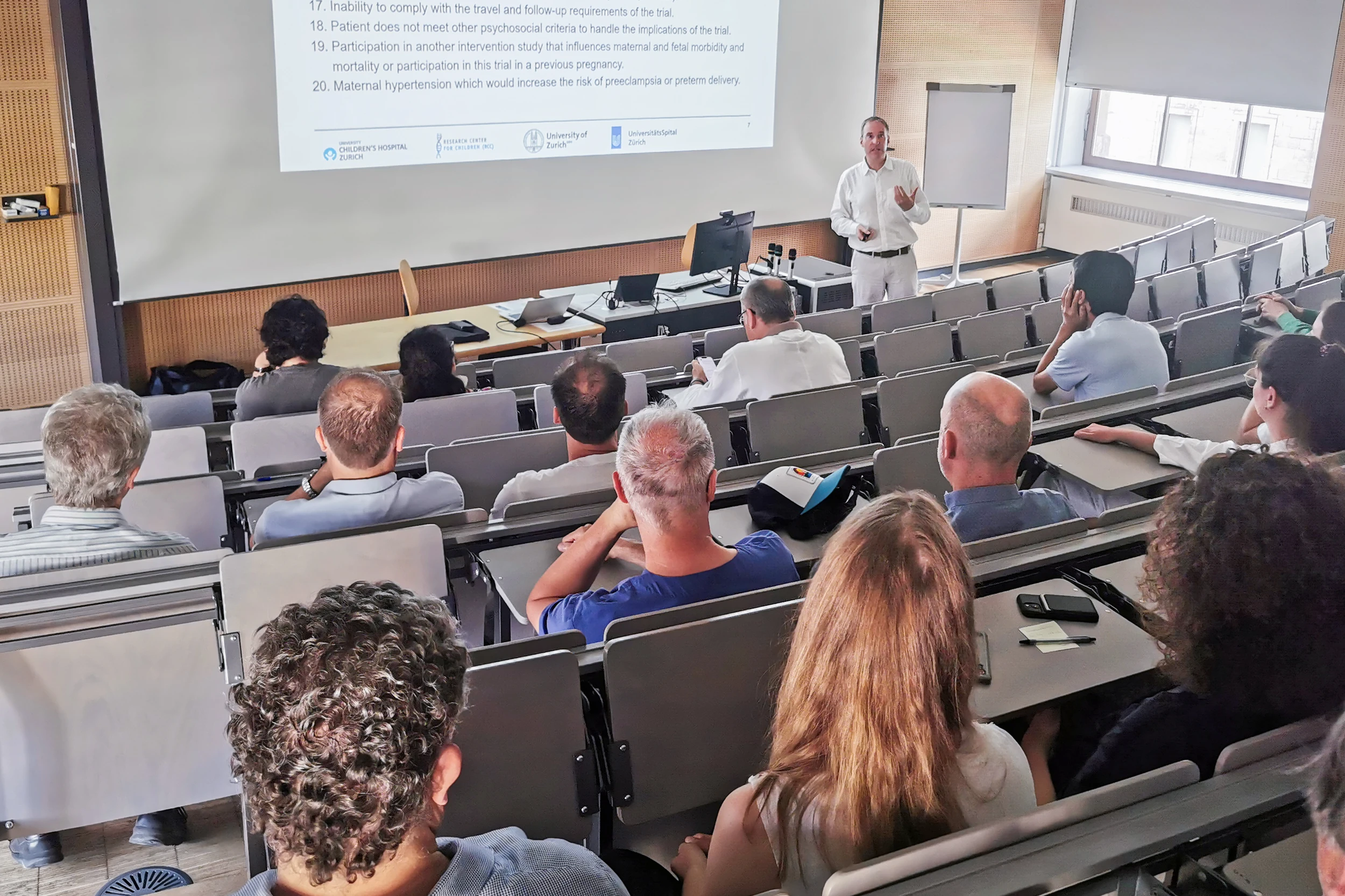 Prof. Dr. med. Ueli Möhrlen, Direktor der Chirurgie am Universitäts-Kinderspital Zürich, erhält Forschungspreis für Innovationen in der Therapie von offenem Rücken bereits im Mutterleib.