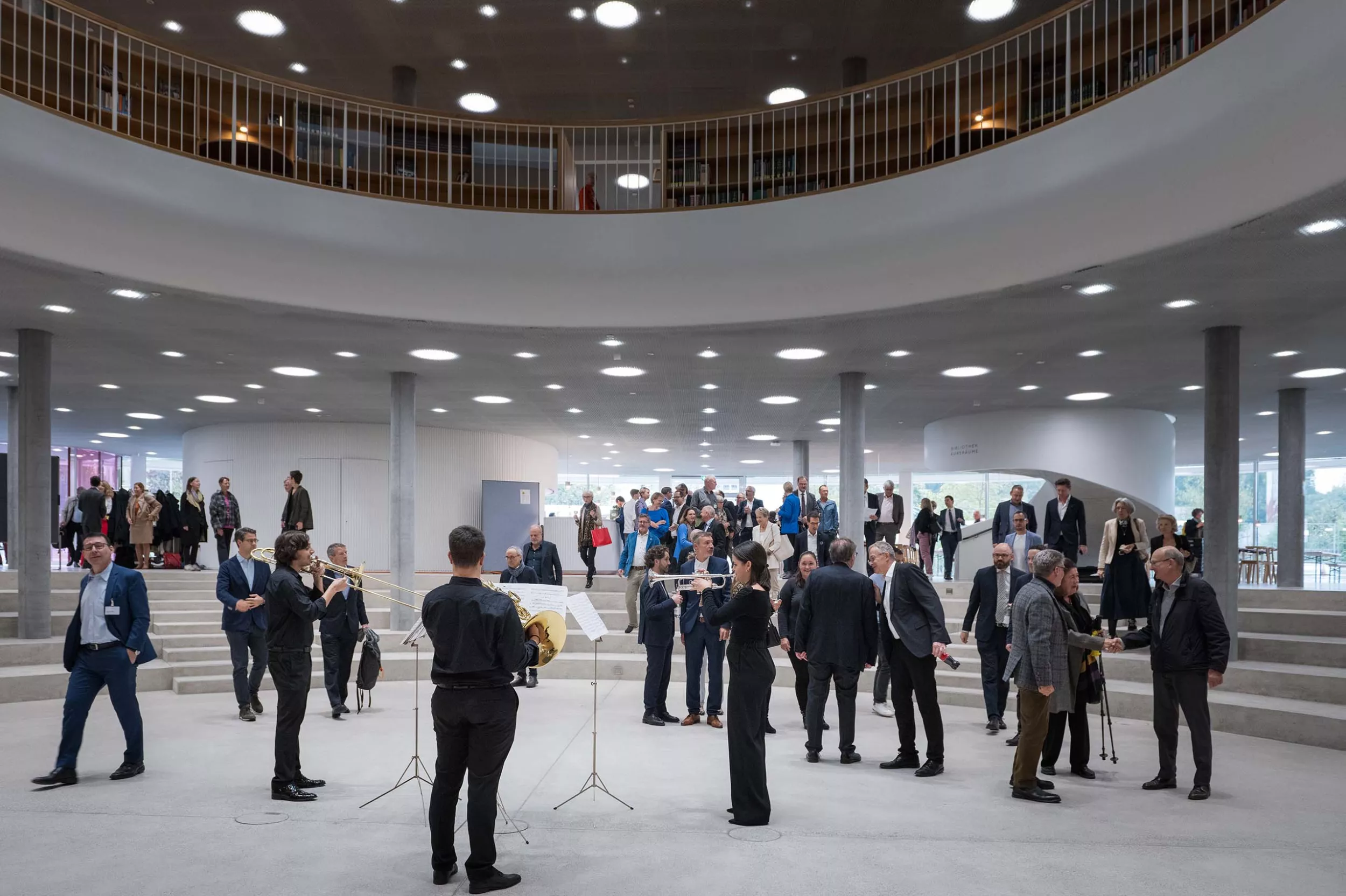Einweihung im Foyer des Gebäudes für Forschung und Lehre des Kinderspitals Zürich