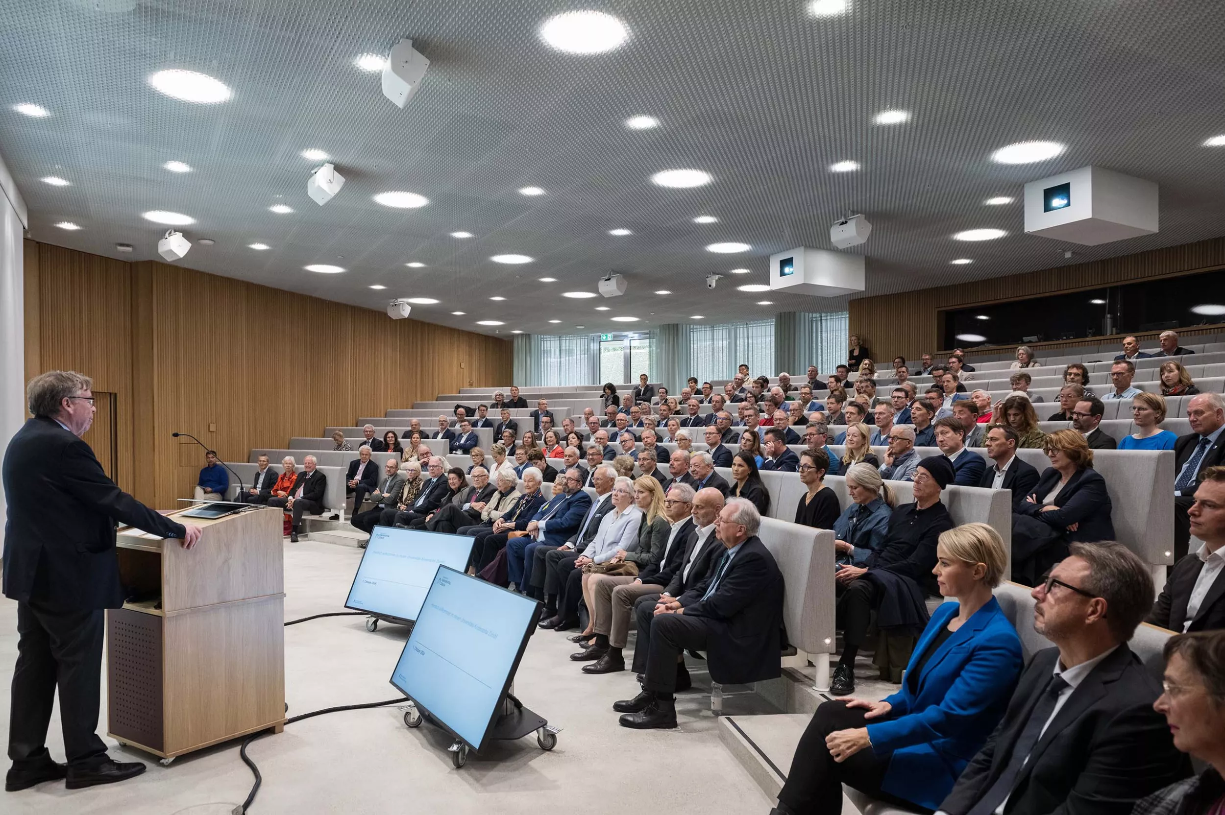 Einweihung im Hörsaal des Gebäudes für Forschung und Lehre des Kinderspitals Zürich