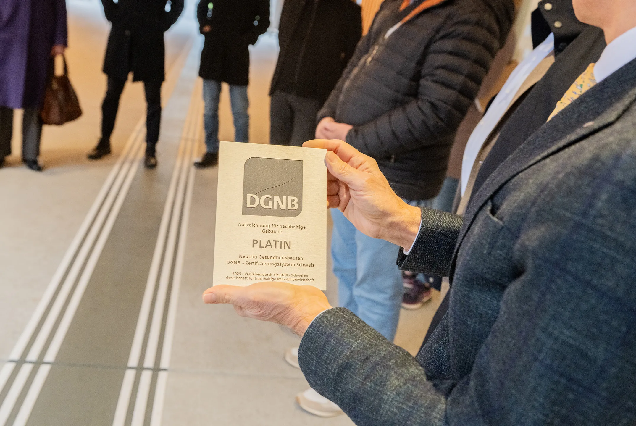 Das Kinderspital erhält als erstes Schweizer Spital Platin für Nachhaltigkeit