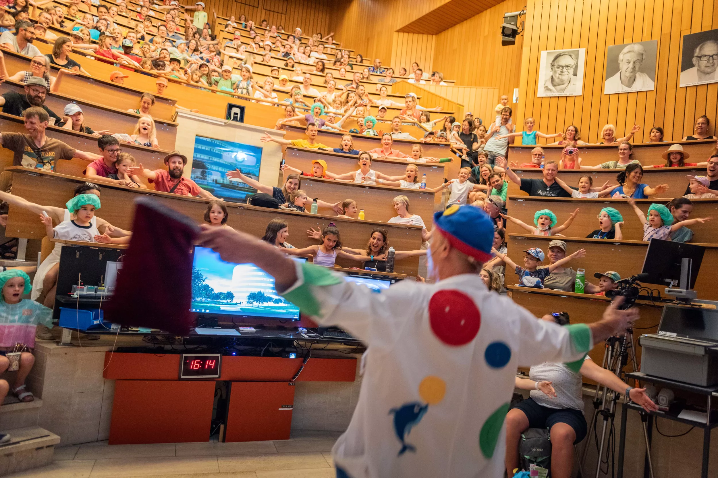 Kispi-Kinderfest: Spitalclown im vollen Hörsaal