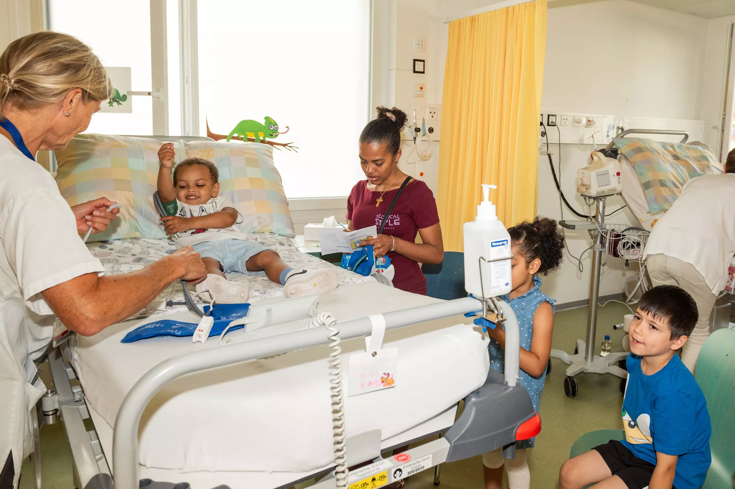 Kispi-Kinderfest: Kind auf Patientenbett
