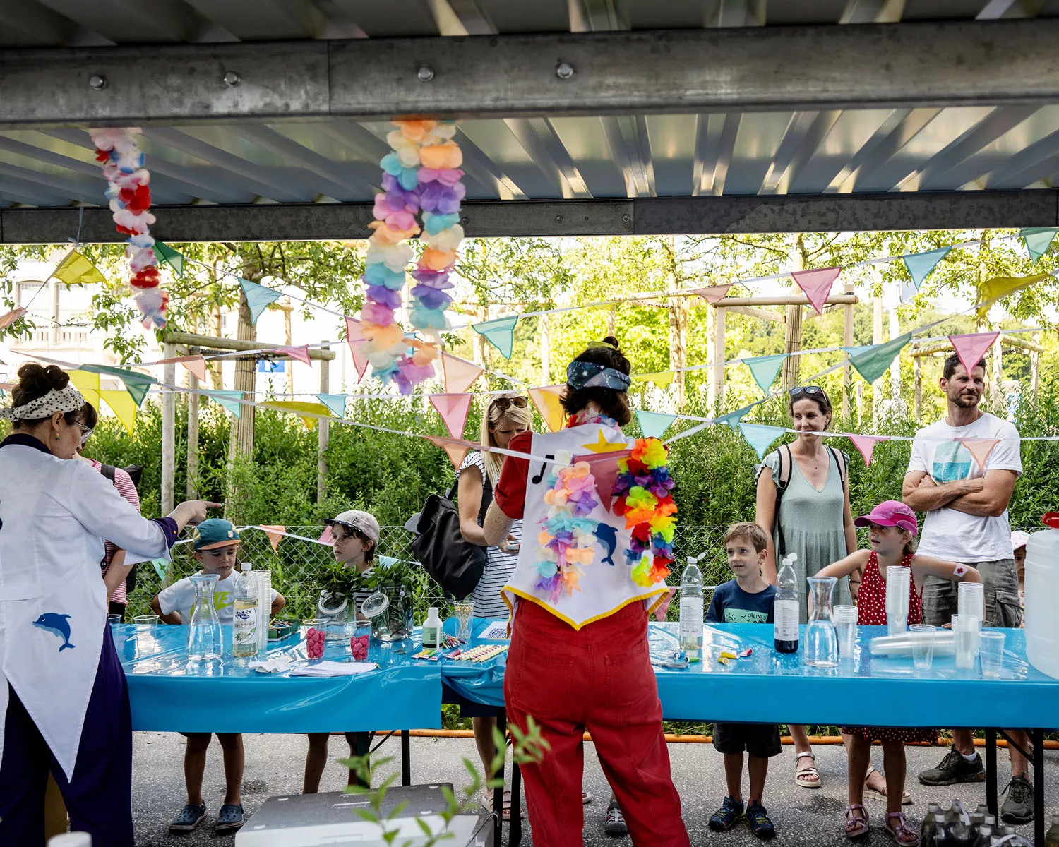 Spitalclowns schenken leckere Drinks aus