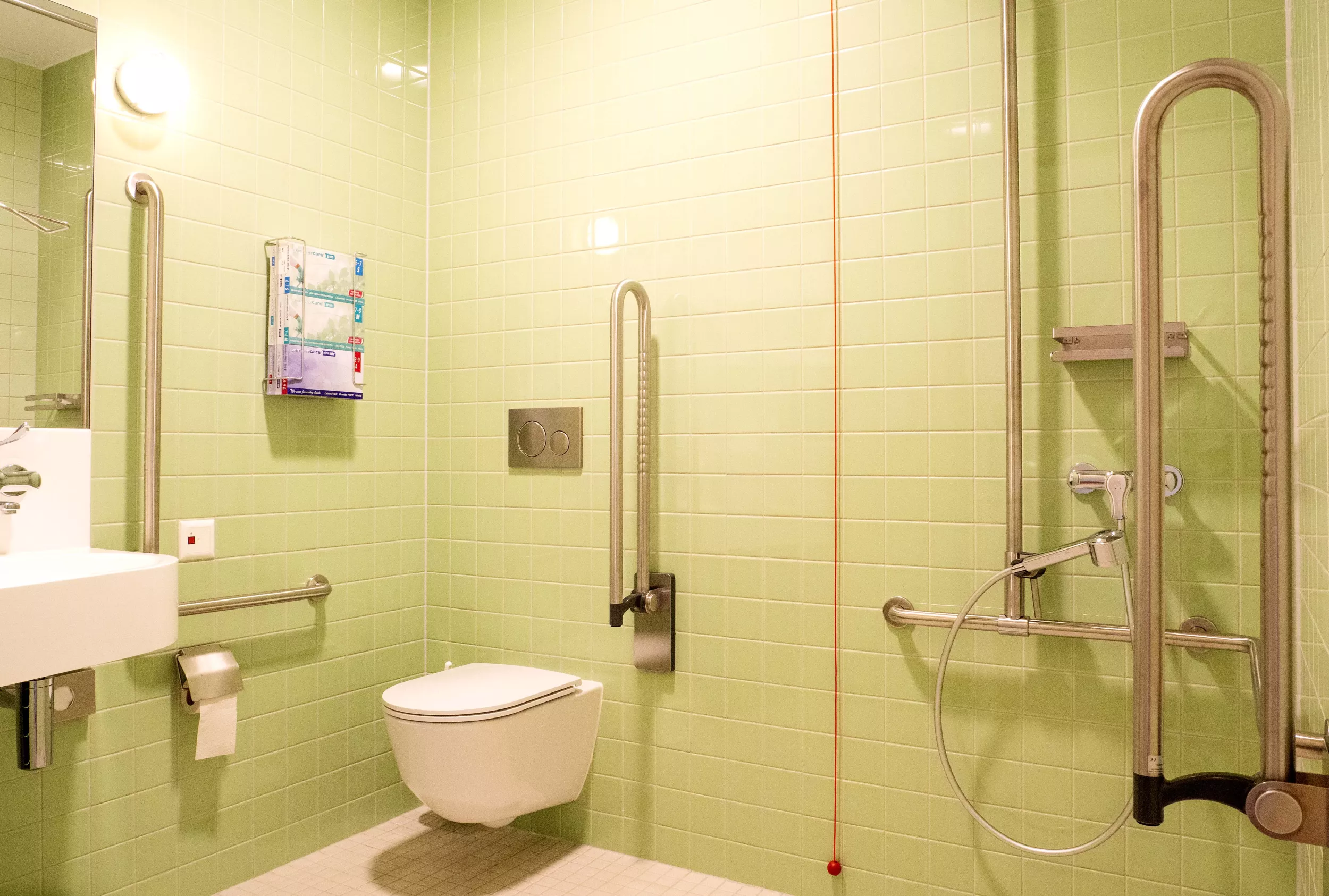 Badezimmer eines Patientenzimmers im Akutspital des Kinderspitals Zürich