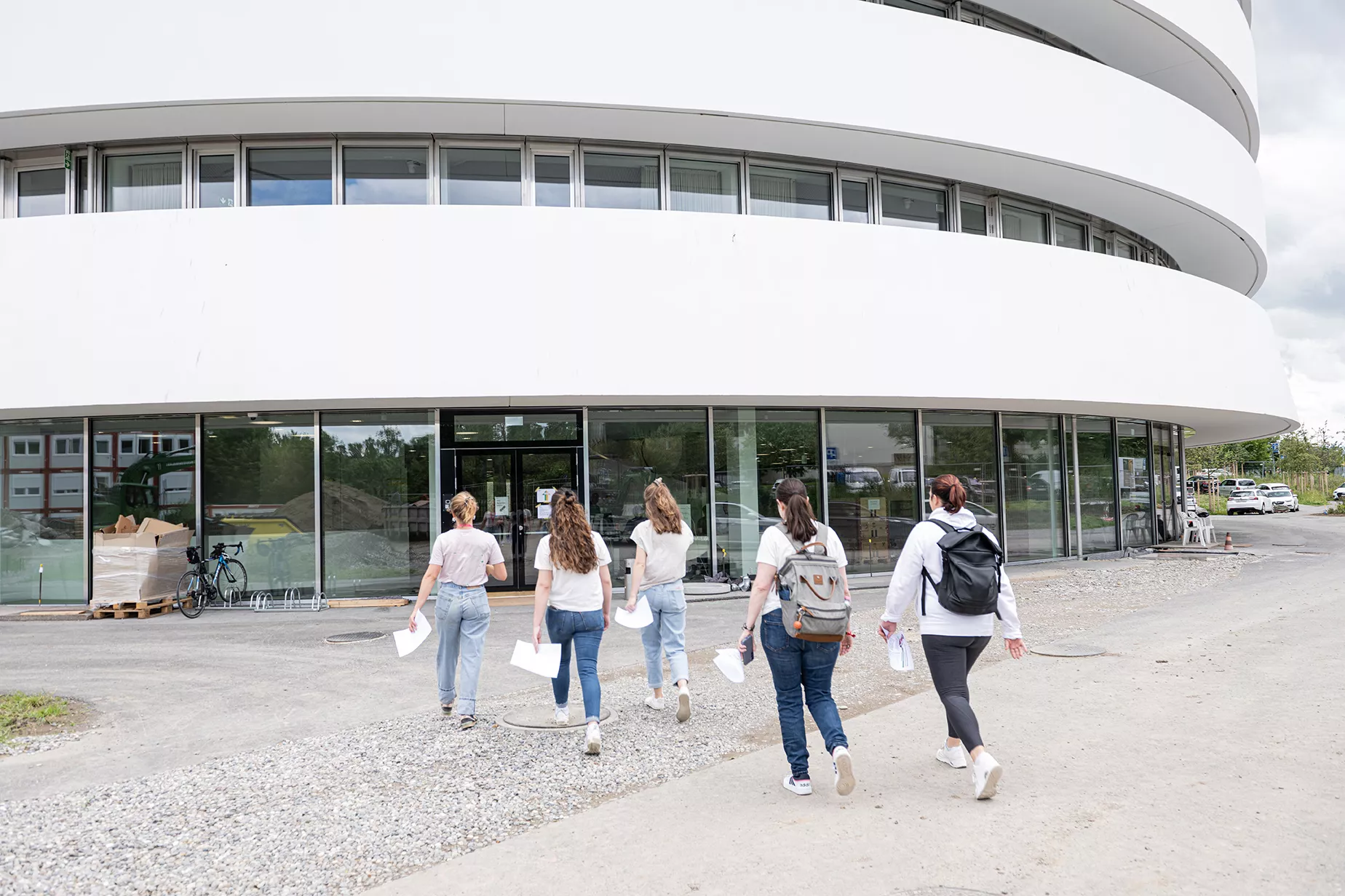 Mitarbeitende des Kinderspital Zürich besuchen das neue Gebäude für Forschung und Lehre