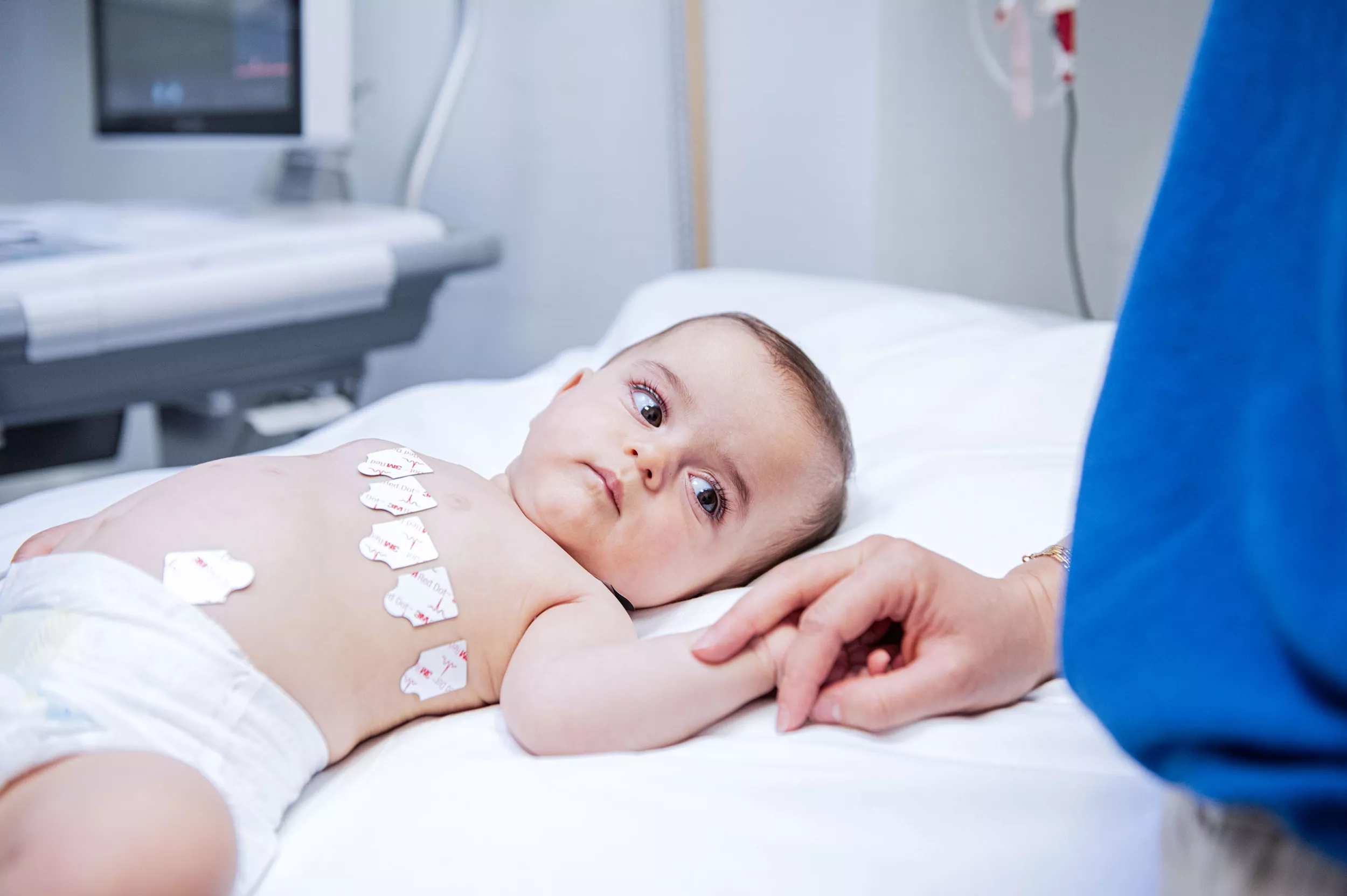 Patientin Alba wird untersucht