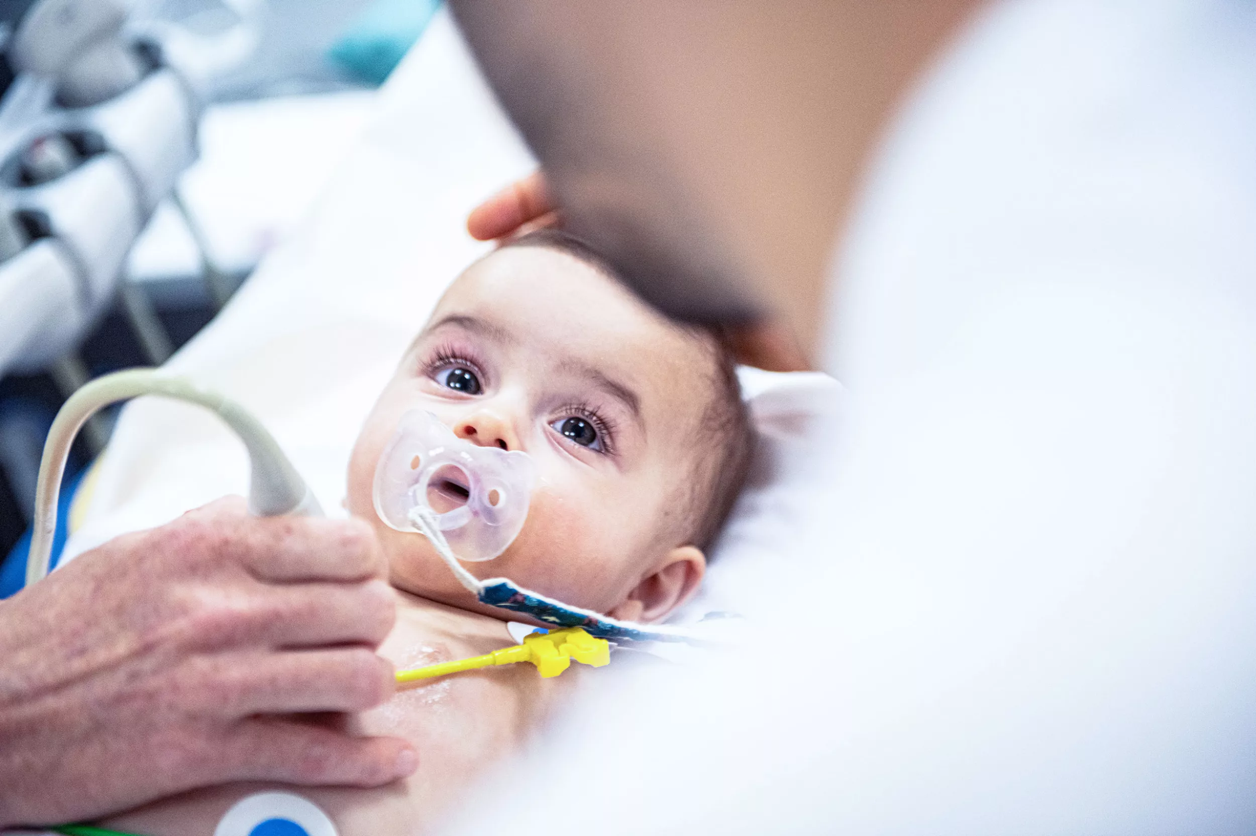 Patientin Alba wird untersucht
