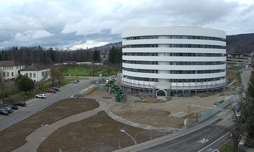 Webcam-Aufnahme mit Blick auf das Gebäude für Forschung und Lehre