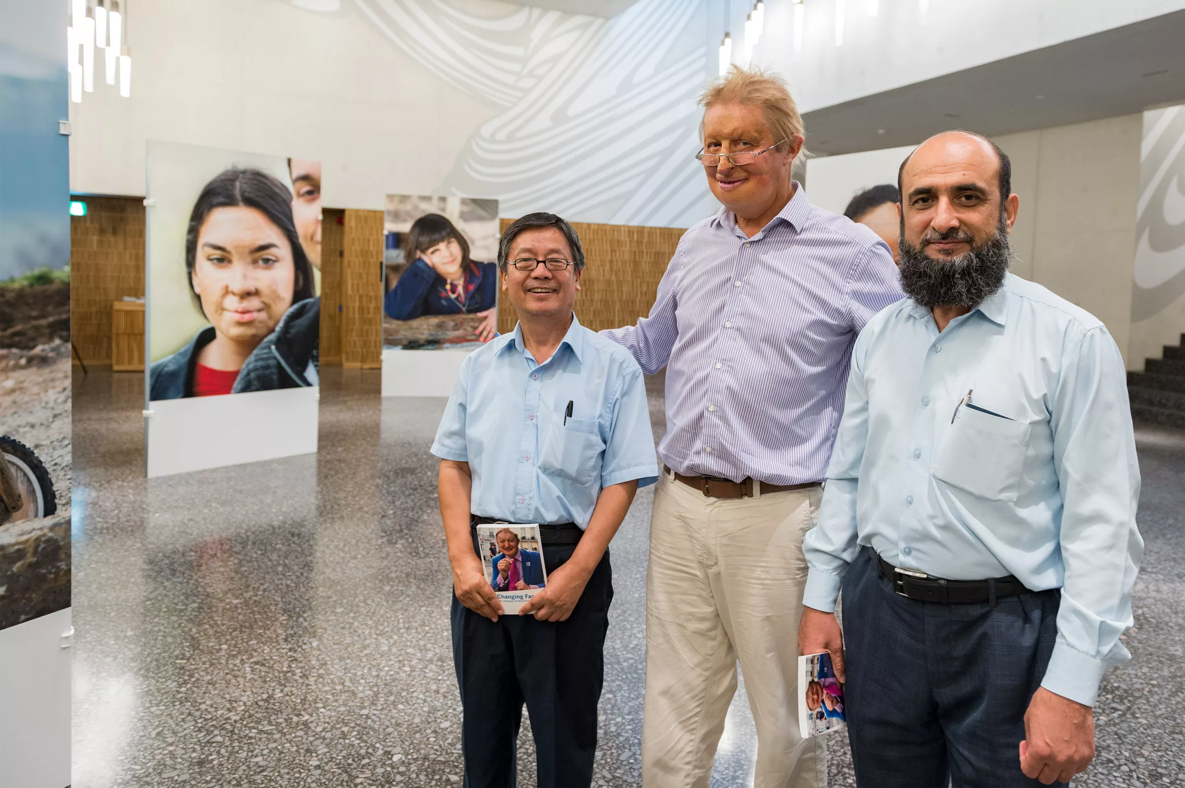 Besucher in der Ausstellung 