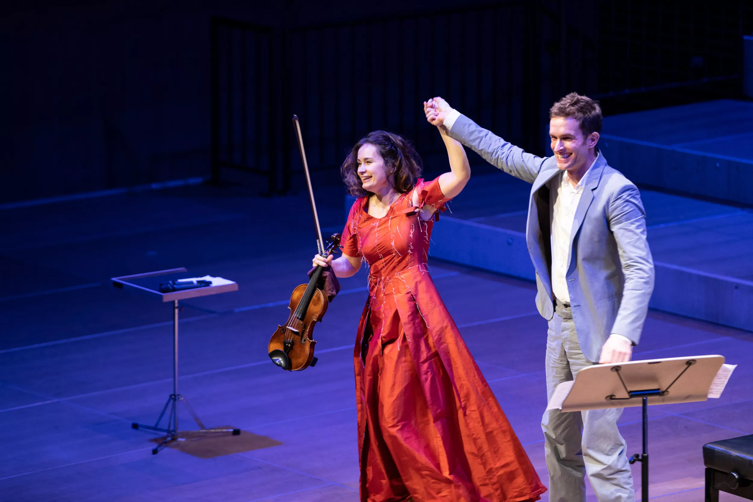 Geigerin Patricia Kopatchinskaja und Onkologe Dr. Nicolas Gerber nach dem Auftritt 