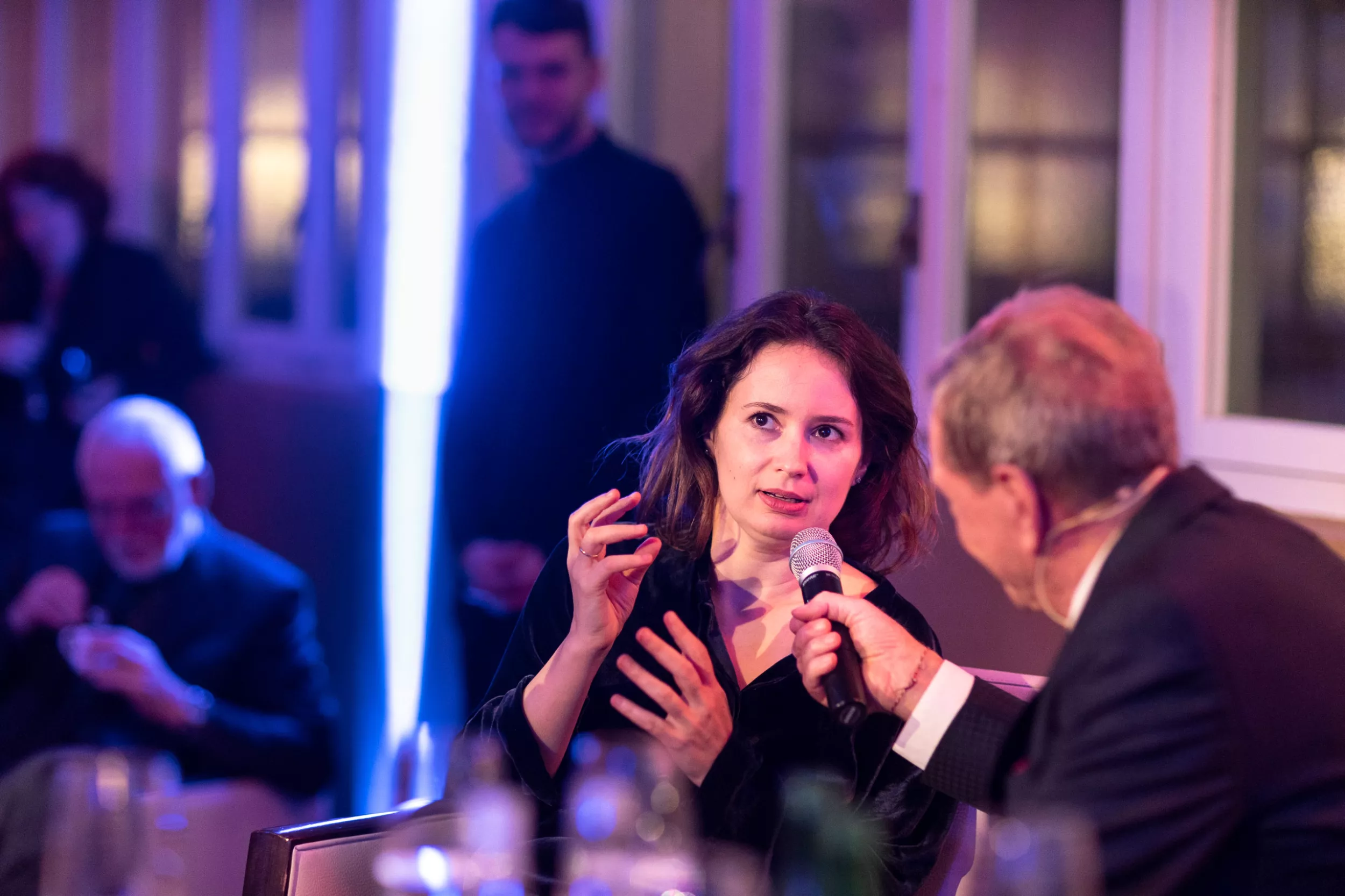 Geigerin Patricia Kopatchinskaja beantwortet Fragen vor Publikum 