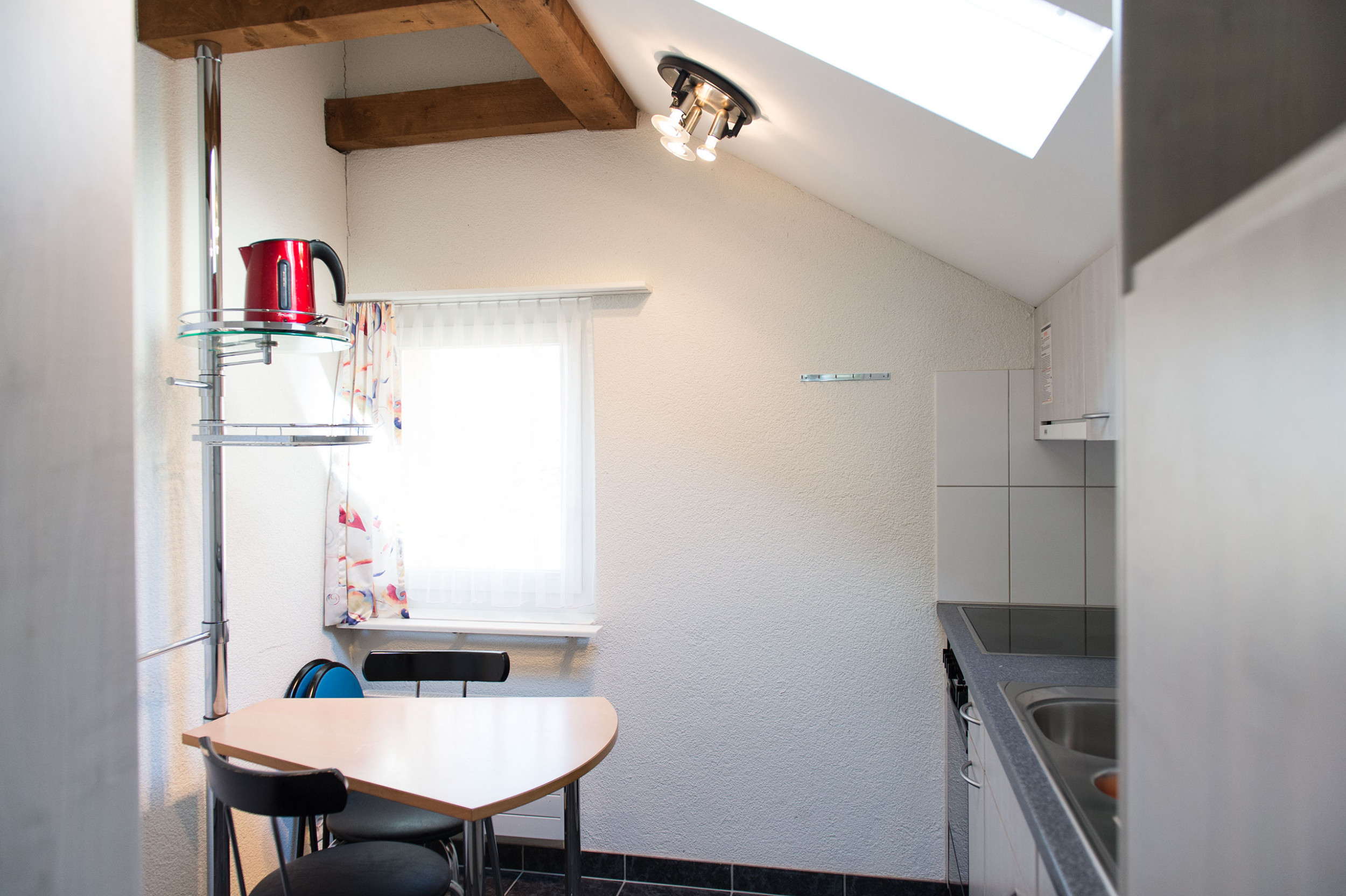 Ein Blick in die Küche des Elternunterkunfts der Kinder-Reha Schweiz