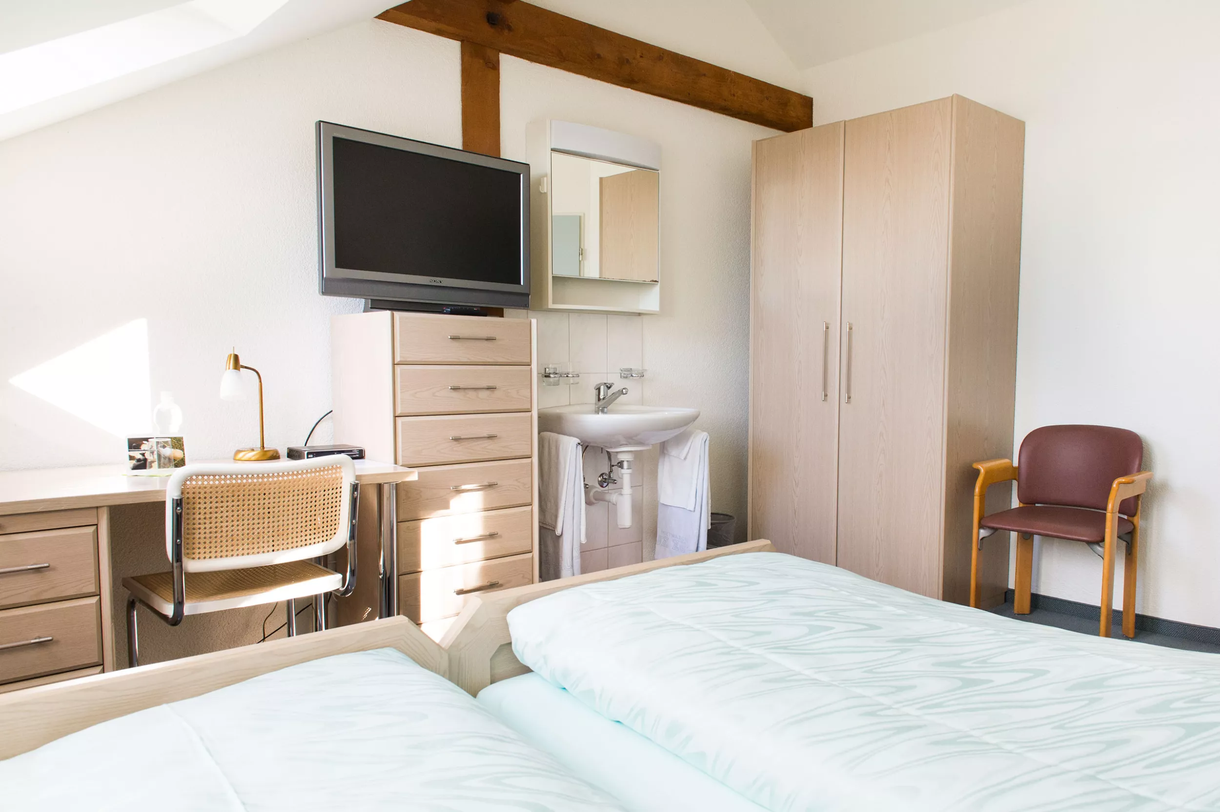 Das Schlafzimmer des Elternunterkunfts der Kinder-Reha Schweiz
