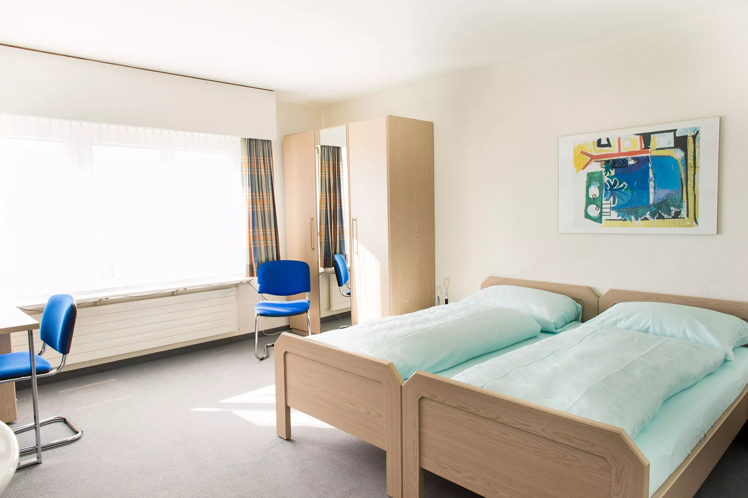 Das Schlafzimmer des Elternunterkunfts der Kinder-Reha Schweiz