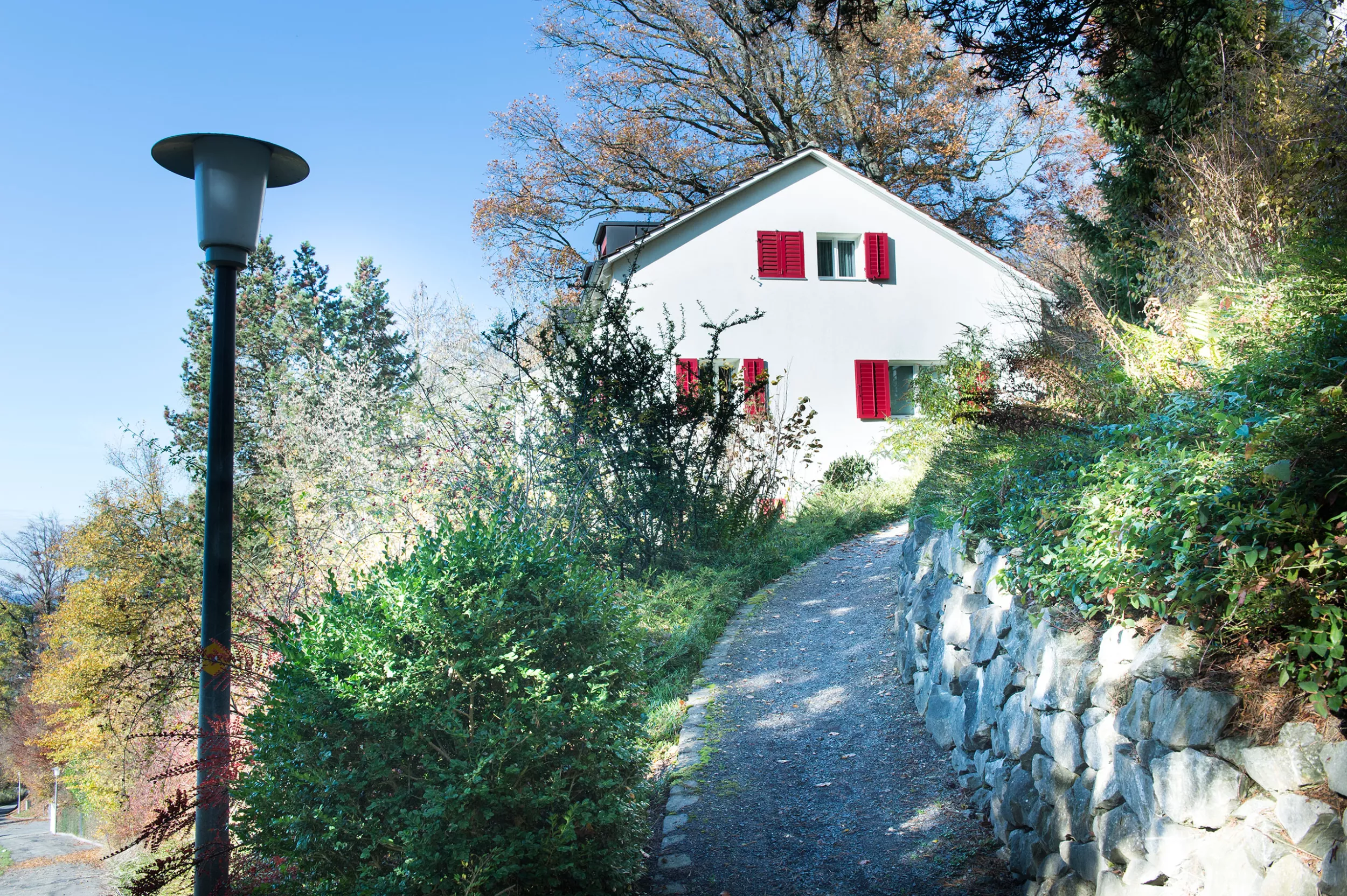 Das Haus mit den Elternzimmern in der Kinder Reha Schweiz in Affoltern am Albis