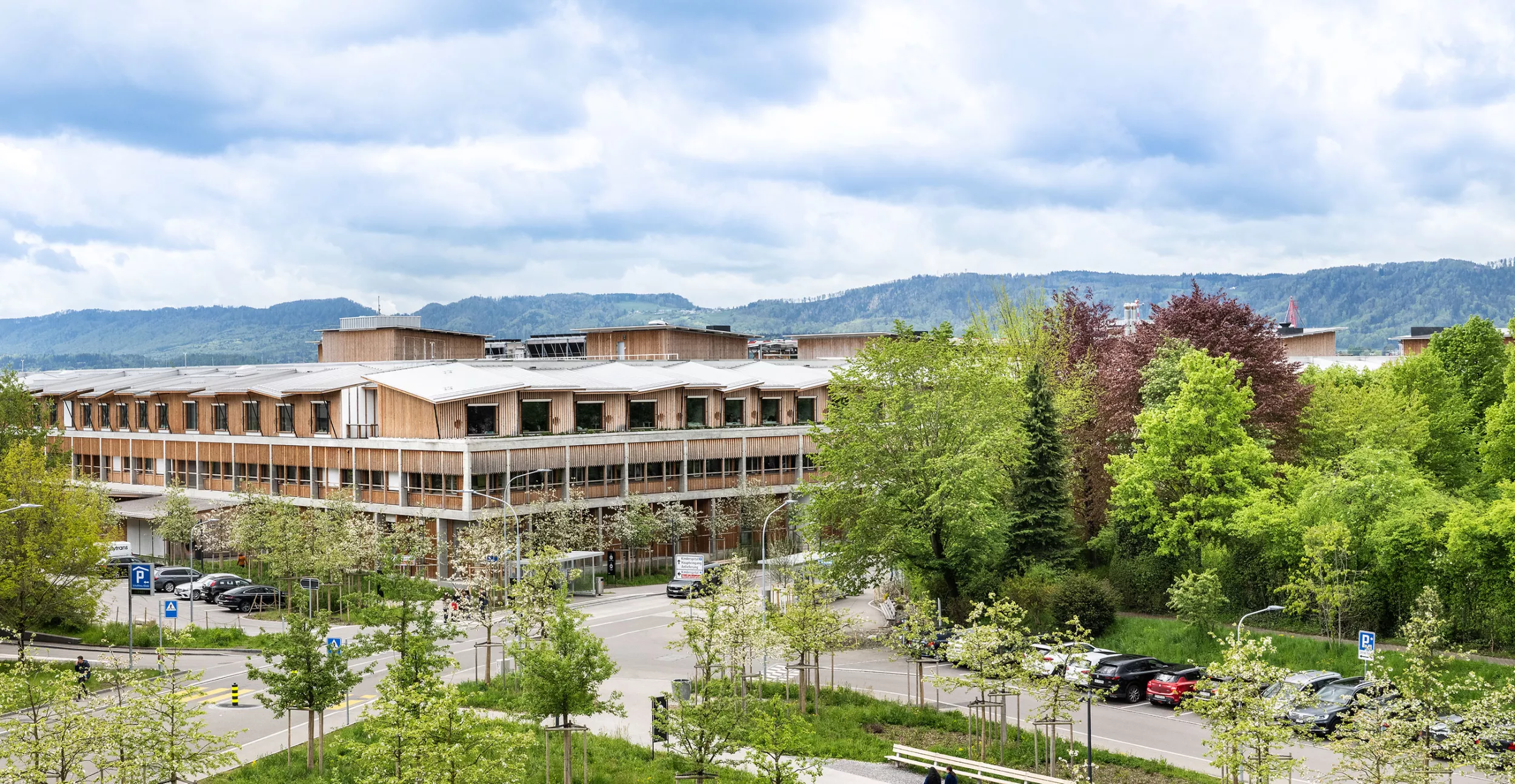 Universitäts Kinderkliniken, Kispi, ASS, Akutspital, Aussenaufnahme Frühling