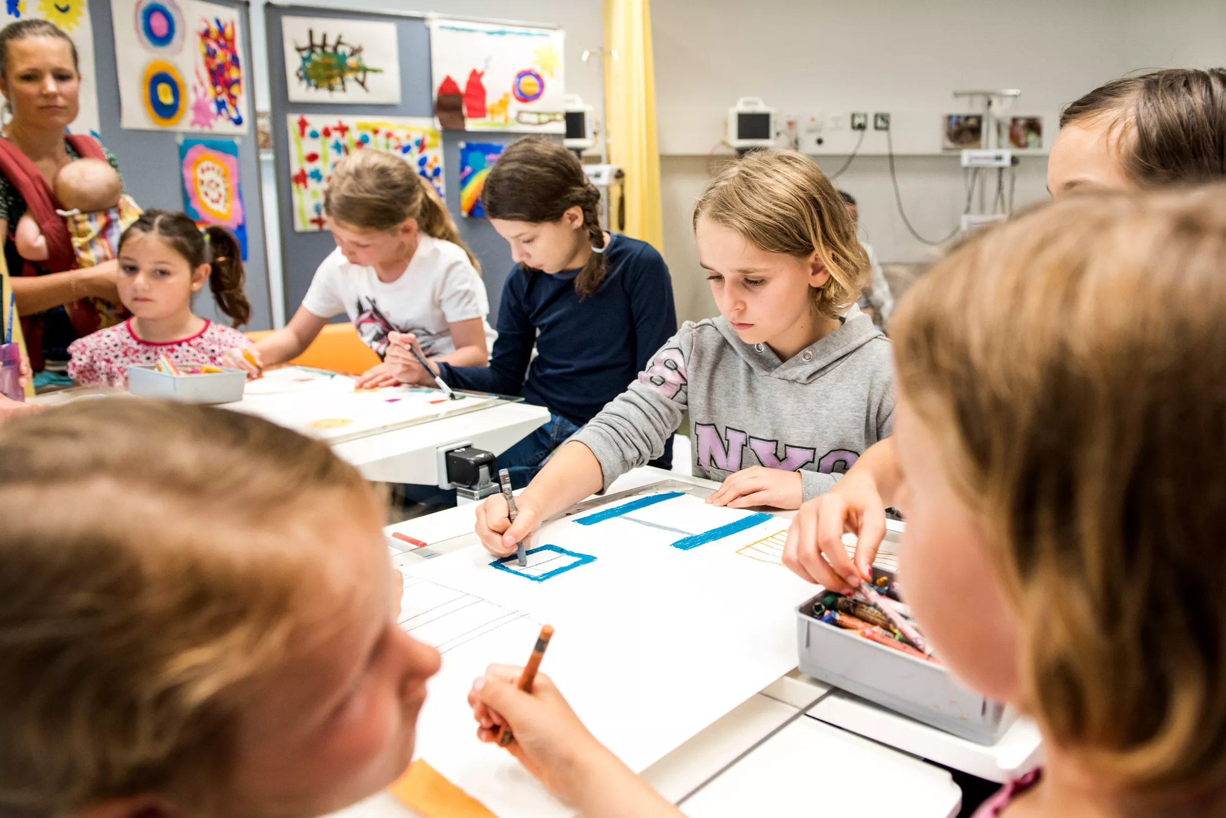 Kinder malen Bilder 