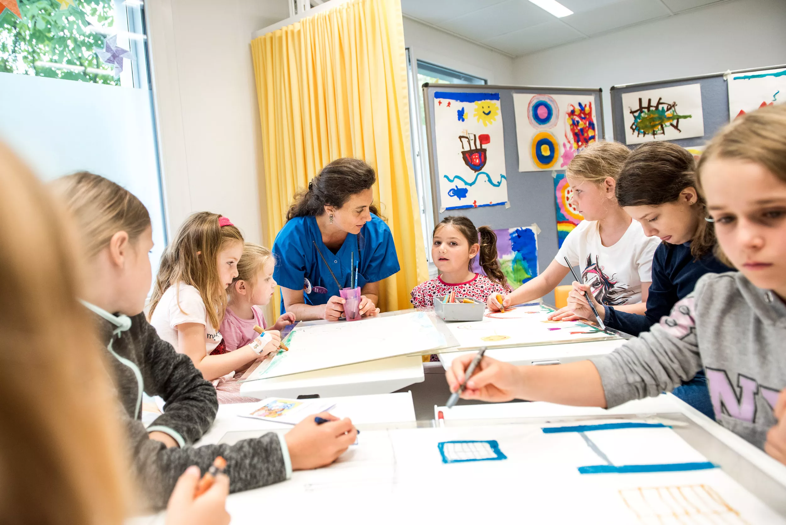Kinder malen Bilder 