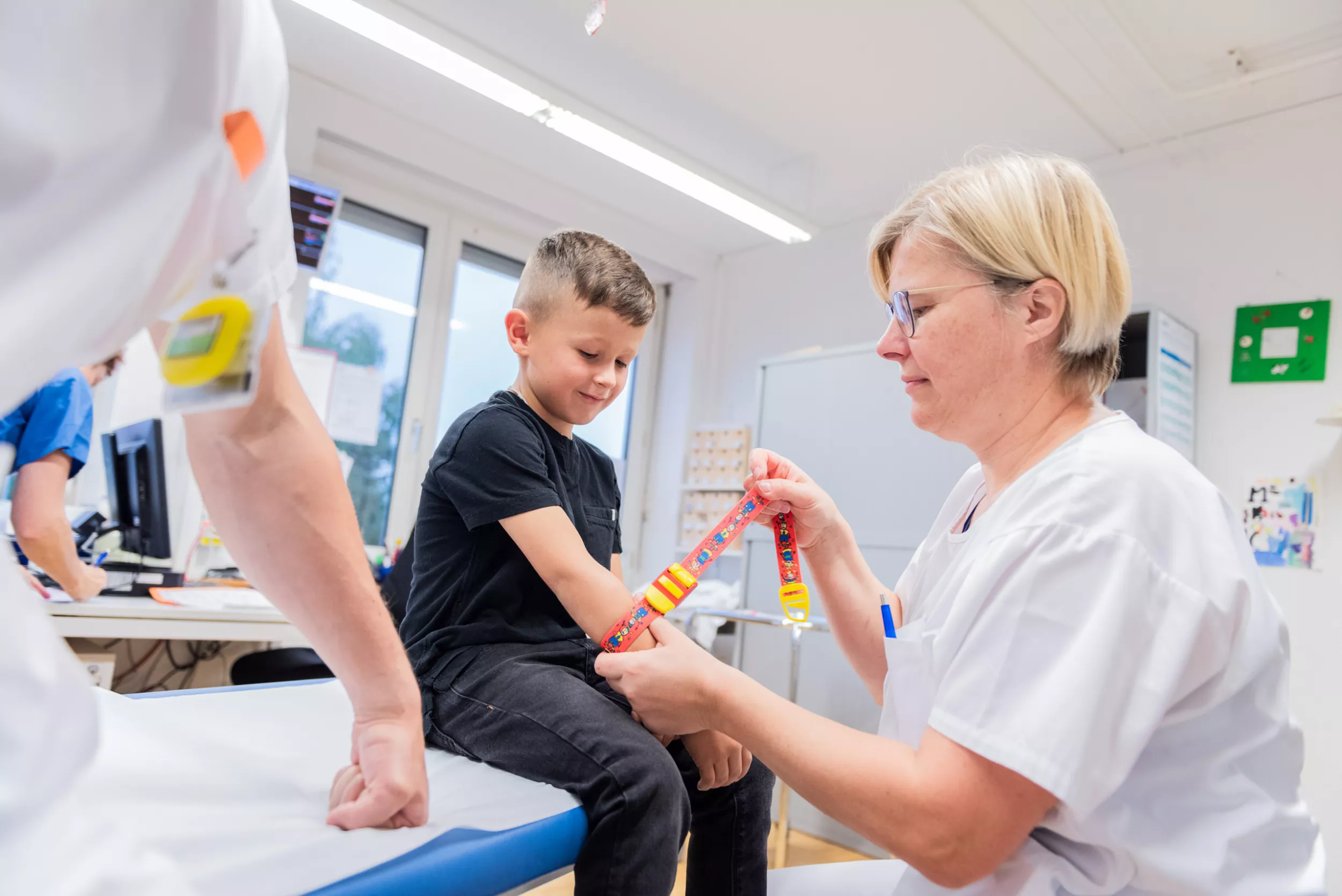 Patient wird Blut abgenommen