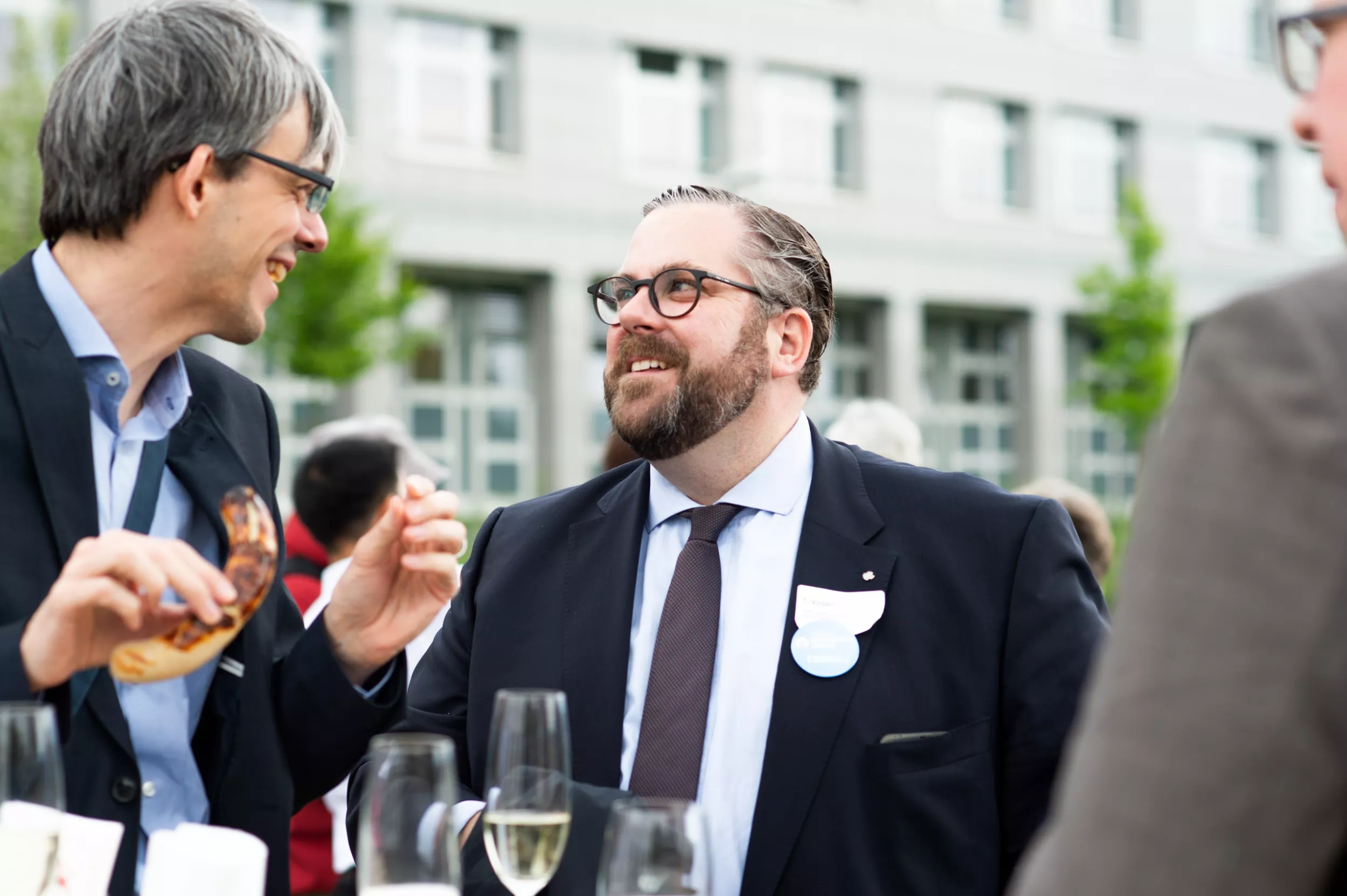 Unterhaltung zwischen Gästen Neubau Kinderspital 