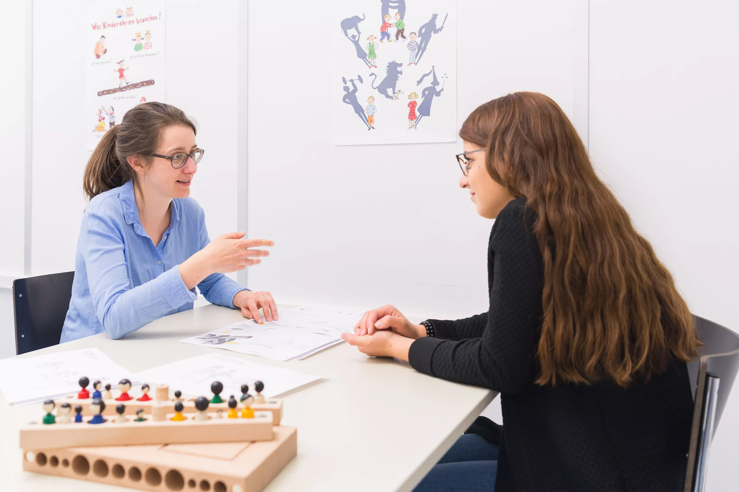 Psychologie, Psychologin im Gespräch mit Patientin