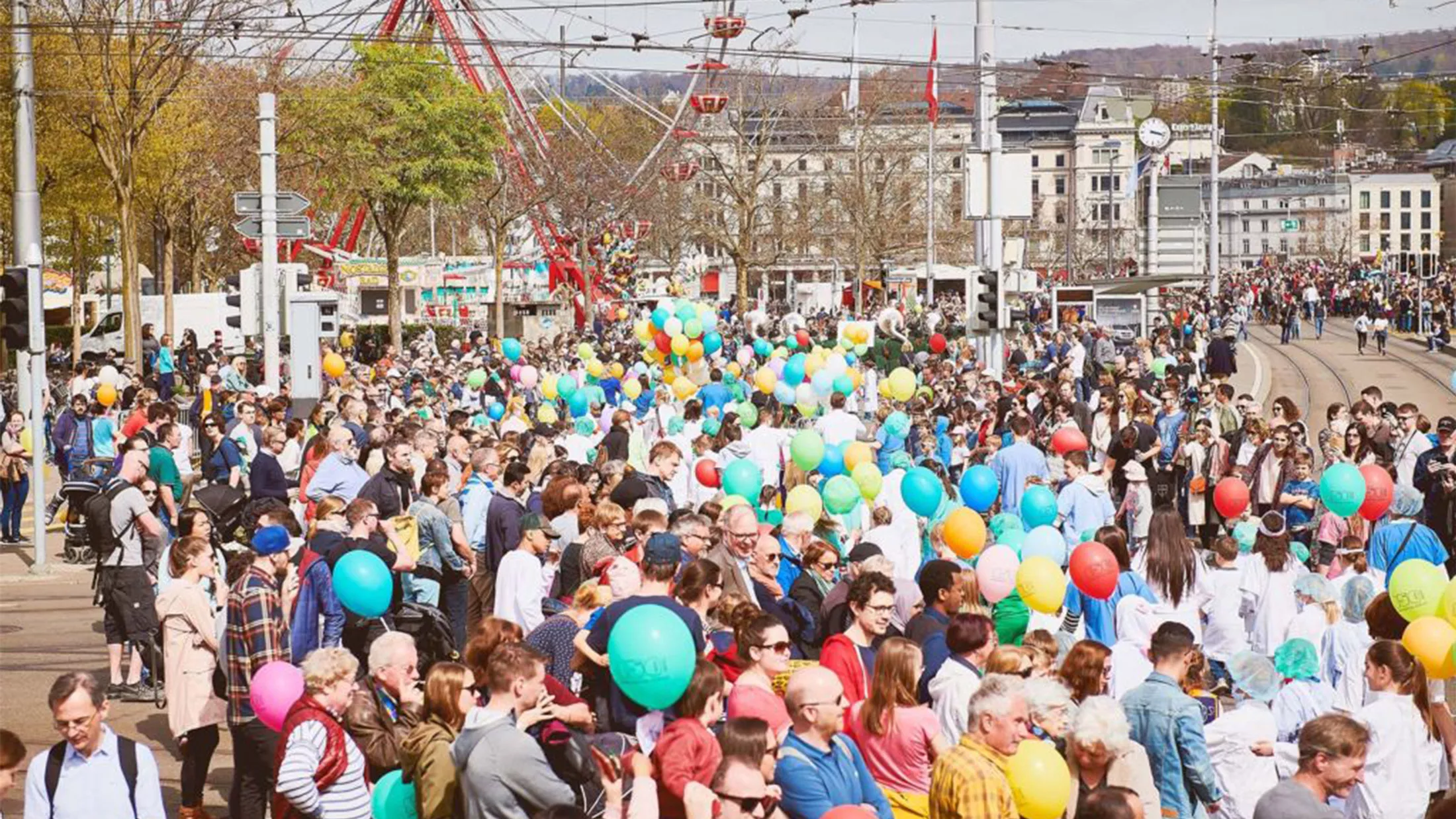 Umzug mit Patientinnen und Patienten des Kinderspitals am Sechseläuten