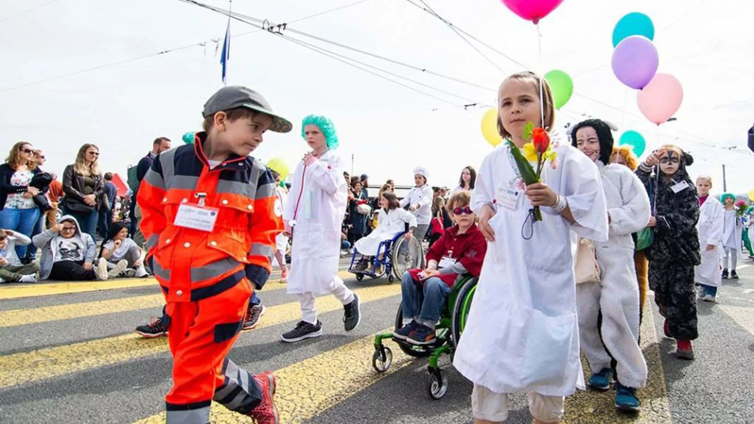 Umzug mit Patientinnen und Patienten des Kinderspitals am Sechseläuten