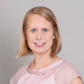 Ein Porträt der Pflegefachfrau Lena Blümel.