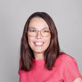 Ein Portrait von der Sekretärin Nicole Steiner