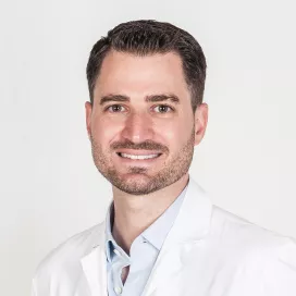 Ein Bild von dem Arzt Pascal Haye